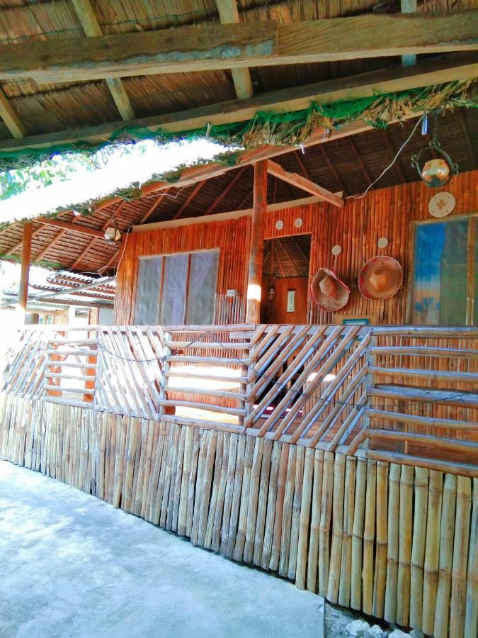 Happy Bear Moalboal Traditional Hut エクステリア 写真